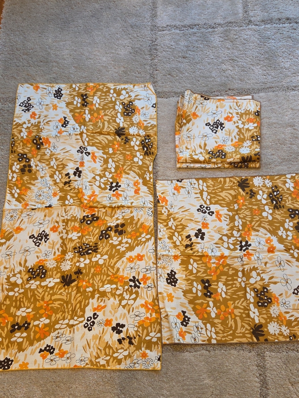 Vera Neumann Vintage Field Of Flowers Towel Set